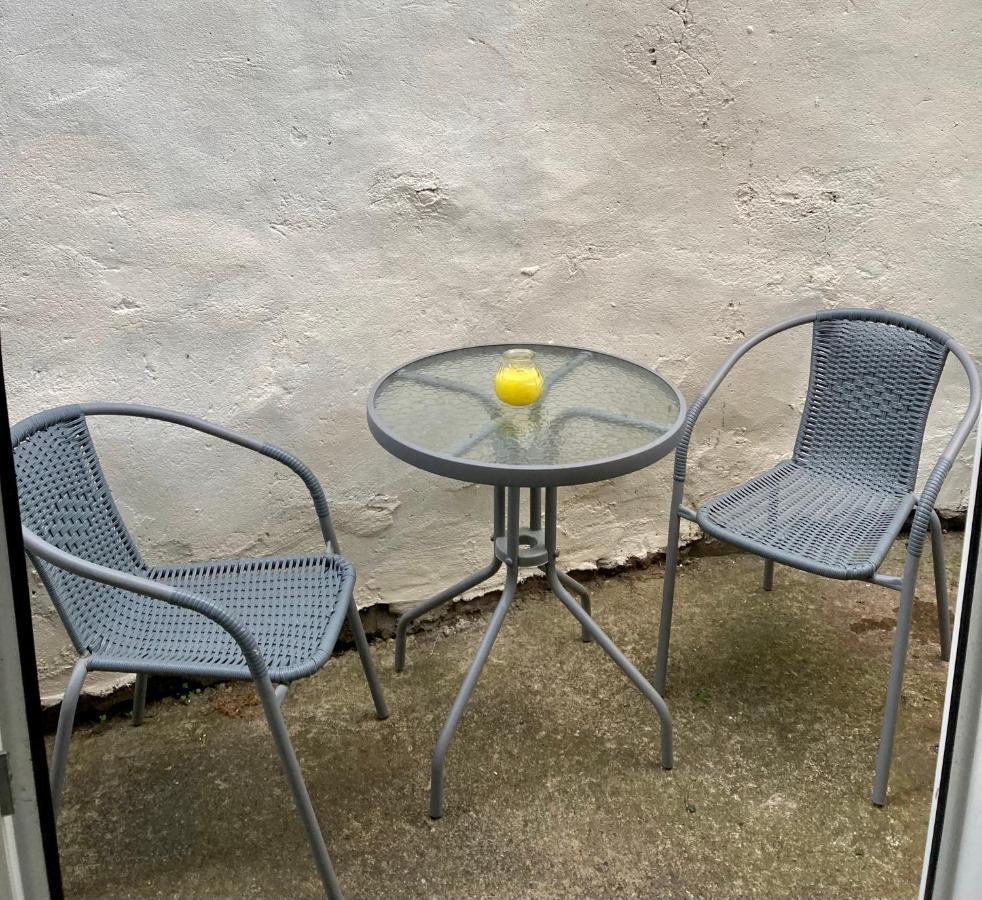 Apartment Modern 2 Bedroom Ground Floor With Parking Centre *